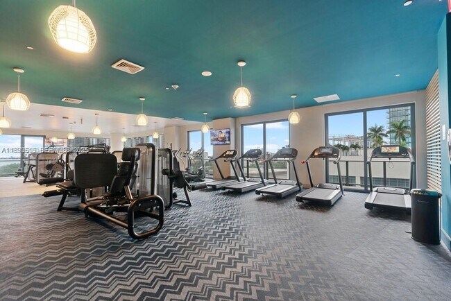 Building Photo - 121 NE 34th St