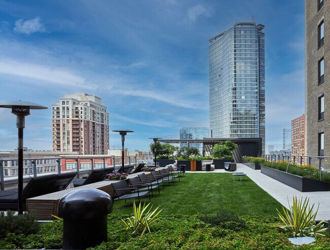 Building Photo - 1006 S Michigan Ave