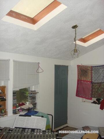 Building Photo - 40 Hillside St