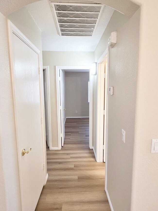 Building Photo - Remodeled 3-bedroom at Cooper and Warner/Ray