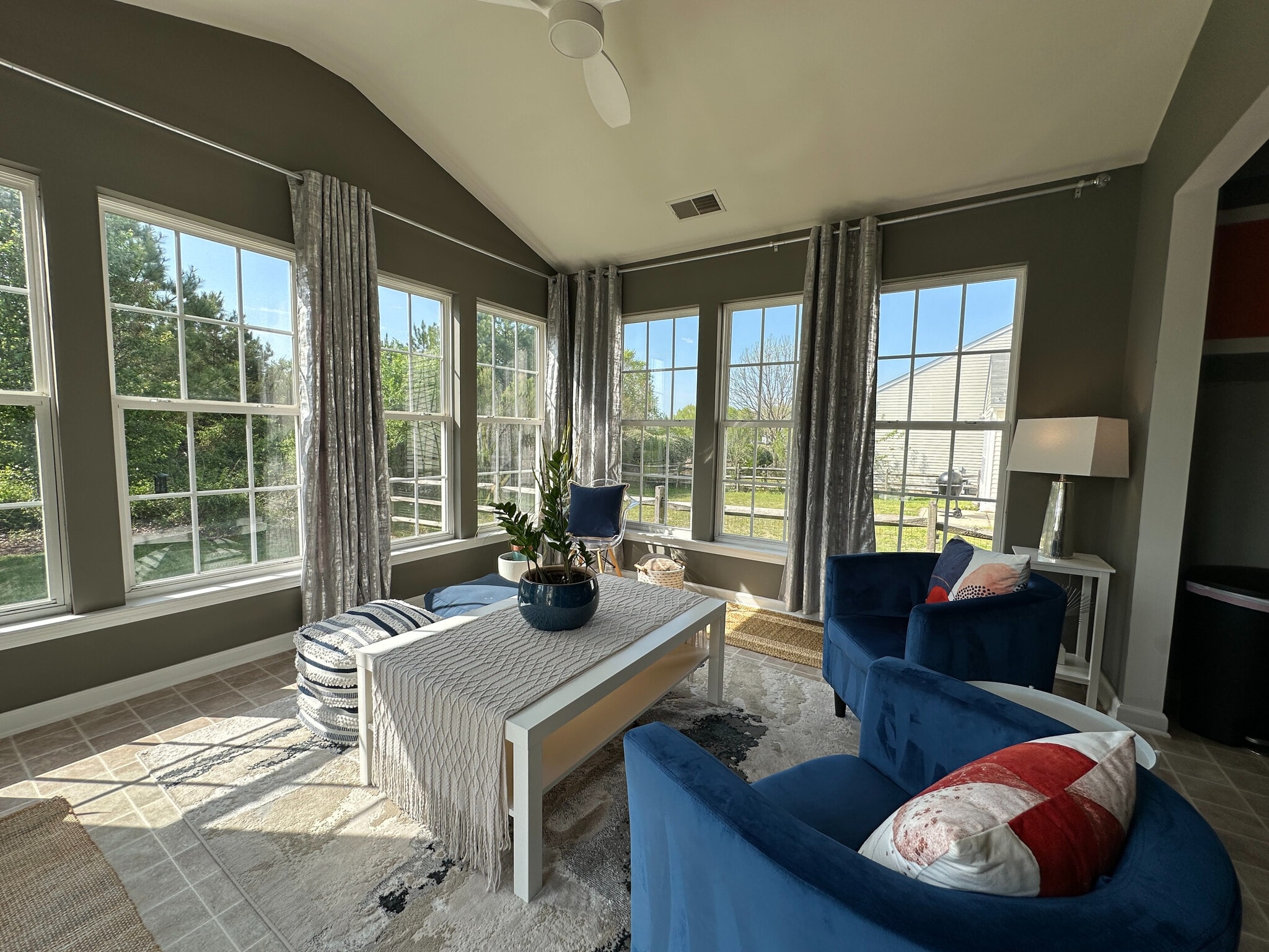 Building Photo - Room in House on Sunburst Ln