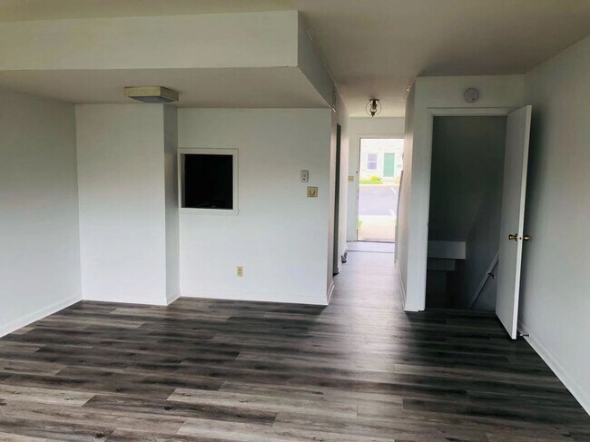 Building Photo - 1635 S Dorchester Dr