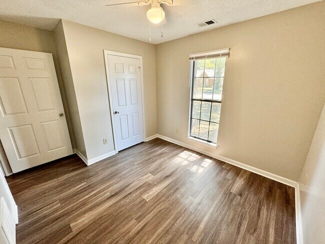 Building Photo - 7312 Country Side Rd