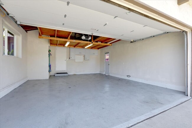 Building Photo - 2720 Diericx Dr