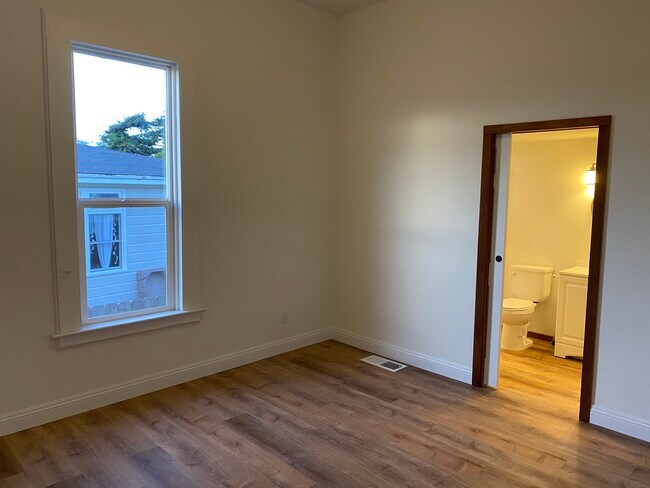 Building Photo - 1655 J St