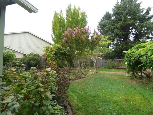 Building Photo - Rent Special: 1/2 Off First Full Month's Rent