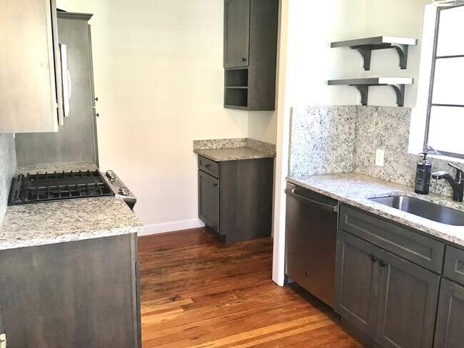 Building Photo - Modern, beautiful 3Bdrm, 2ba unfurnished i...