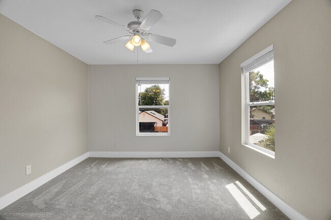 Building Photo - $2,465.00, 2 bed, 1.5 bath, located in Denver