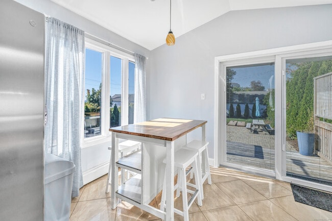 Building Photo - 12 East Ave