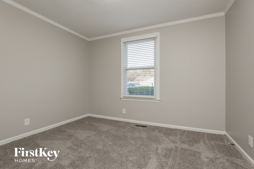 Building Photo - 1831 Palamino Dr