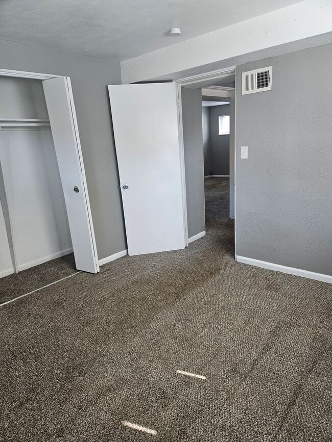 Building Photo - 1st floor apartment - PRICE DROP!!! $100 off