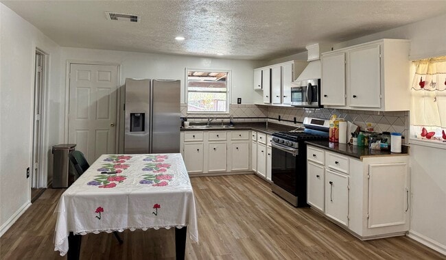 Building Photo - 602 Massey Tompkins Rd