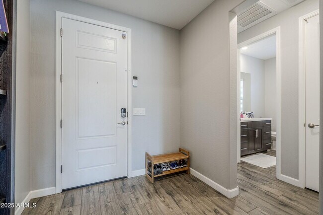 Building Photo - 9935 E Thornbush Ave