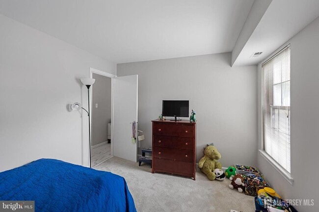 Building Photo - 23A W Bluebell Ln