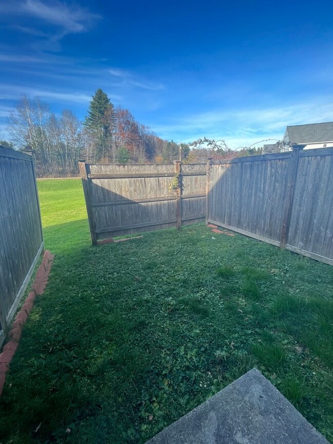 Building Photo - 2 Bedroom Apartment for Rent in Rochester, NH!