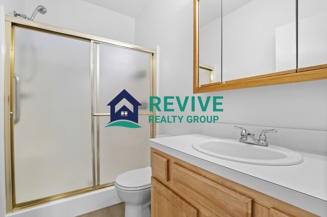 Building Photo - 15715 Parkway Ln