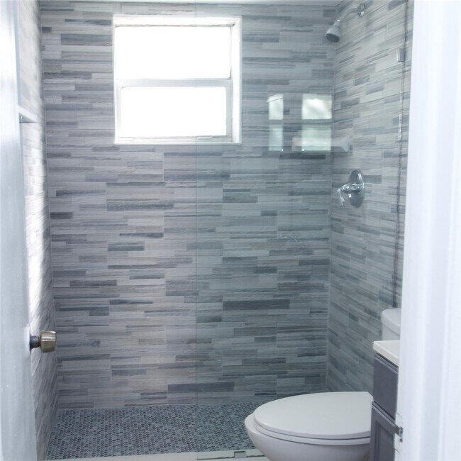 Building Photo - 7355 Woodmont Terrace