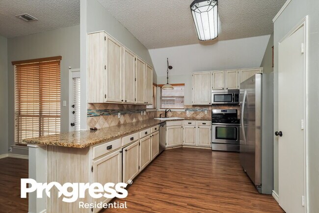 Building Photo - 4130 Briar Hill Dr