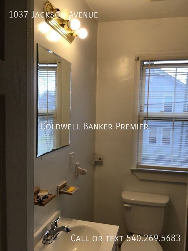 Building Photo - 1037 Jackson Ave