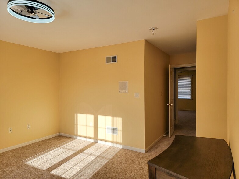 Building Photo - 1110 Persimmon Dr