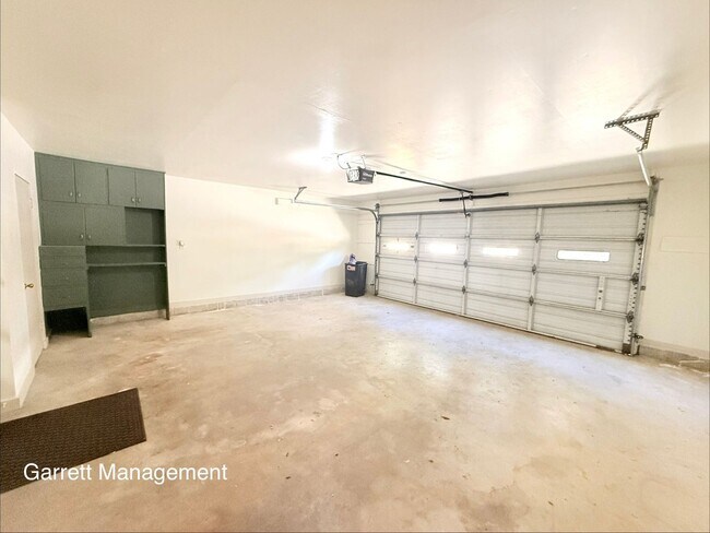 Building Photo - 502 W Ave A