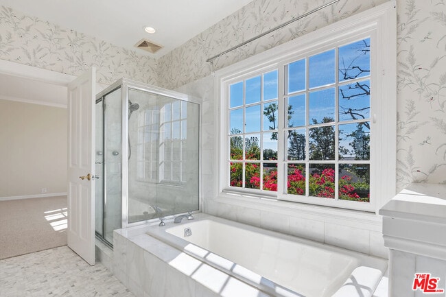 Building Photo - 360 Alma Real Dr