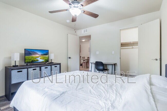 Building Photo - 1385 W University Ave