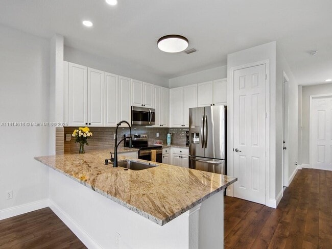 Building Photo - 9980 E Villa Cir