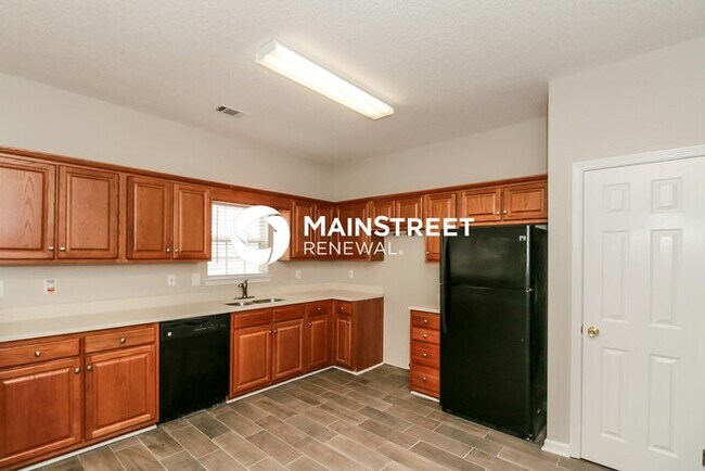Building Photo - 3 Bedroom Pet-Friendly Home in Hampton, GA with Main Street Renewal