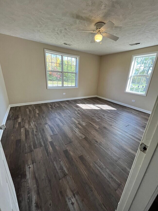 Building Photo - 410 SW Atlantic St