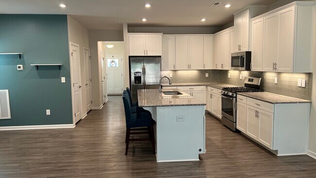 Building Photo - 331 Park Meadows Dr