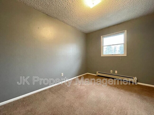 Building Photo - 1411 6th Ave S