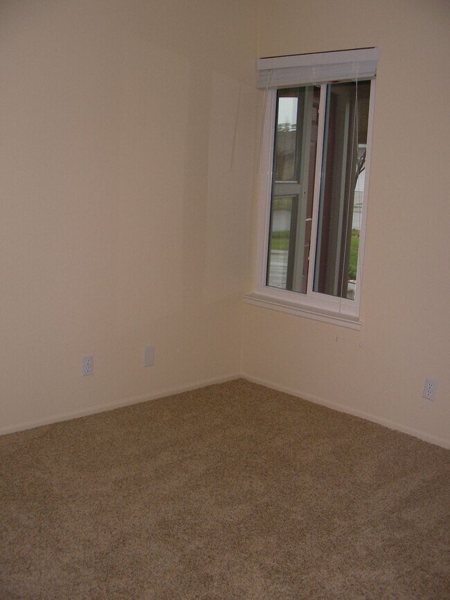 Building Photo - Remodeled Single Story House, Available 8/15/26