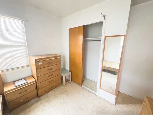 Building Photo - 705 Greenway Dr