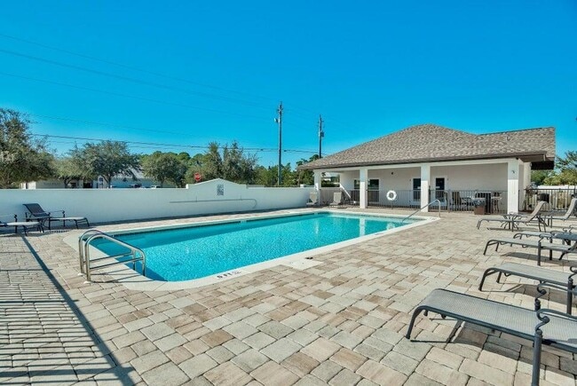 Building Photo - 995 Airport Rd