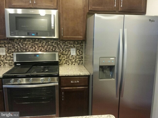 Building Photo - 6041 Maple Hill Rd