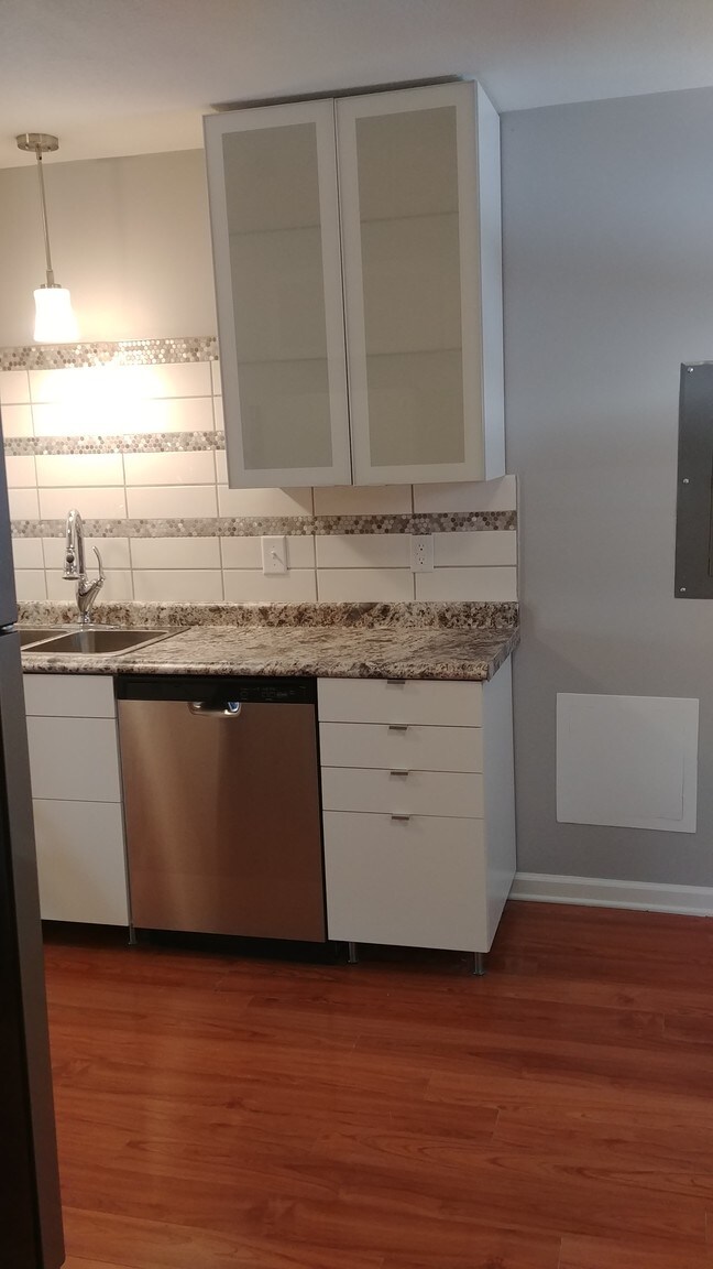 kitchen/ front entry - 130 E Vienna St