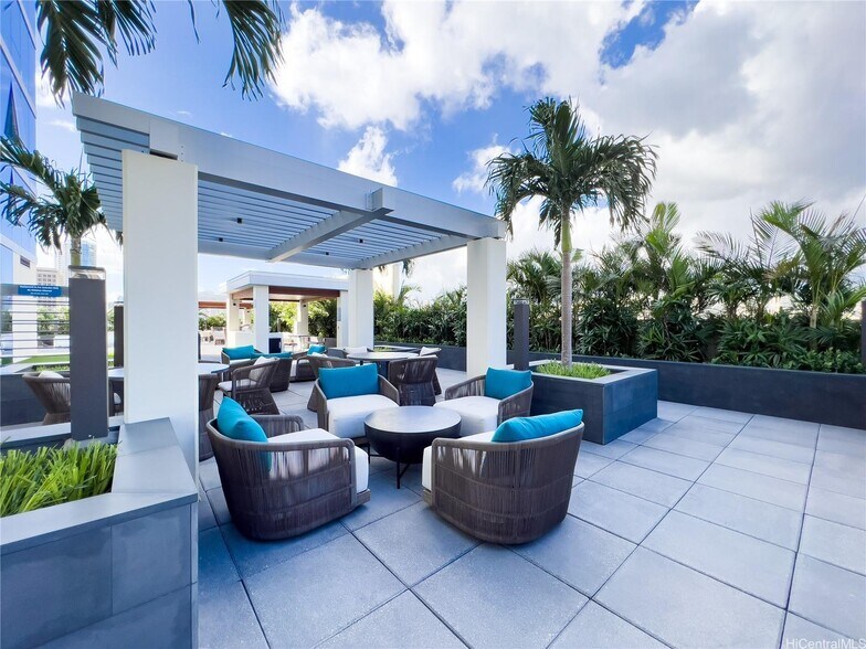 Amenities Level - 629 Keeaumoku St