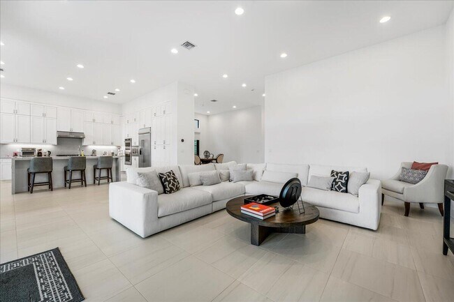 Building Photo - 9093 Chauvet Wy
