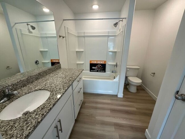 Building Photo - 4 Bedroom 3 Bath 2200 Sq ft Home 2 Car Garage.