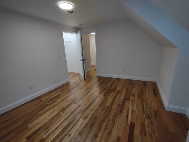 Building Photo - 394 Union Ave