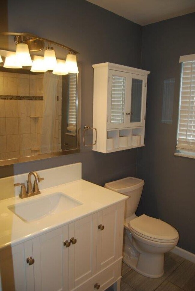 Building Photo - SEMINOLE HOME IN DESIRABLE CANTERBURY CHASE
