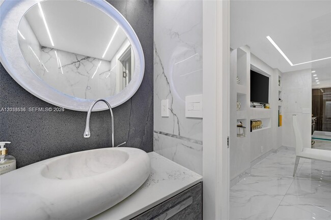 Building Photo - 2030 S Ocean Dr