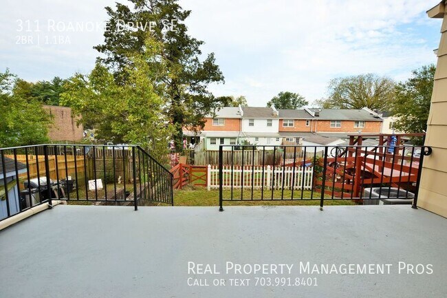 Building Photo - 311 Roanoke Dr SE