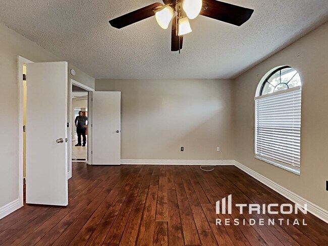 Building Photo - 6050 Fall River Dr