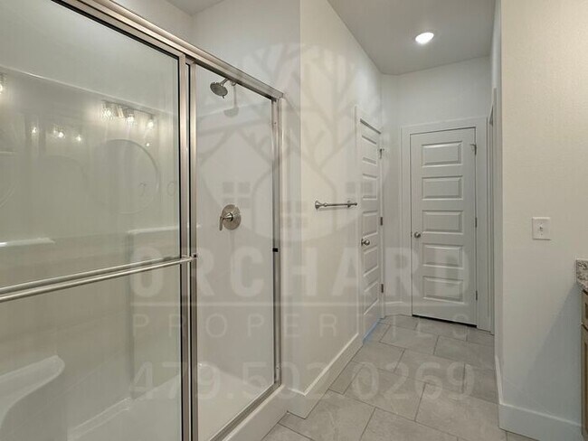 Building Photo - Single-Family Home- 2 Bed/ 2 Bath w/ Hobby...