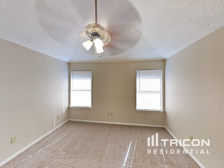 Building Photo - 2804 Beau Dr