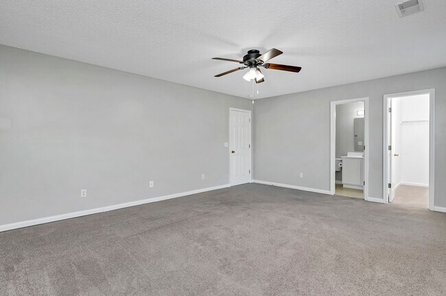 Building Photo - Freshly Updated 3 bedroom Home with New Ro...