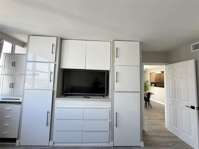 Building Photo - 5838 Collins Ave