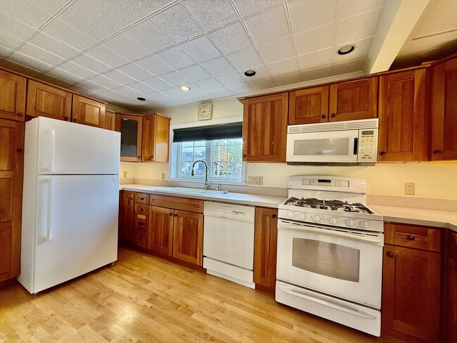 Primary Photo - 23 Gardner Ave